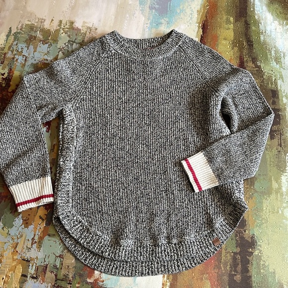 ROOTS - NWOT Cabin Sweater (50% off when Bundled) - Picture 8 of 12